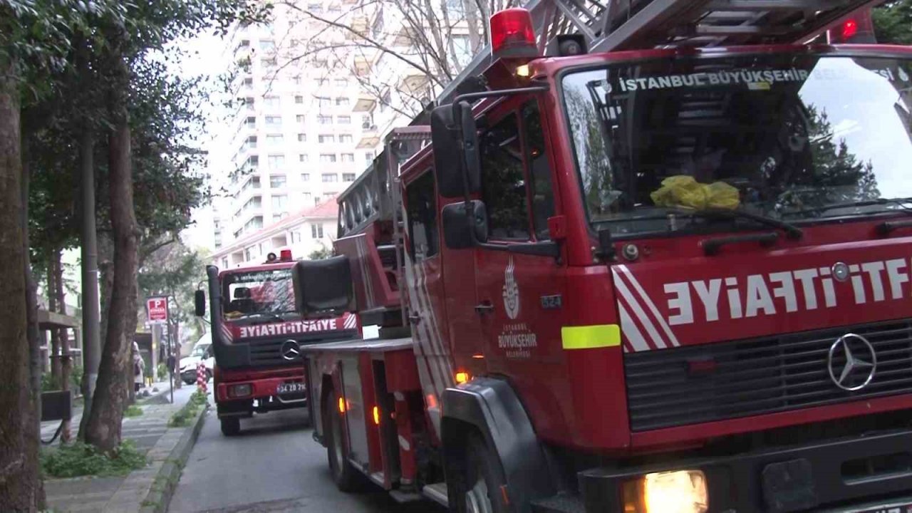 Kadıköy’de sabah saatlerinde çıkan yangın korkuttu