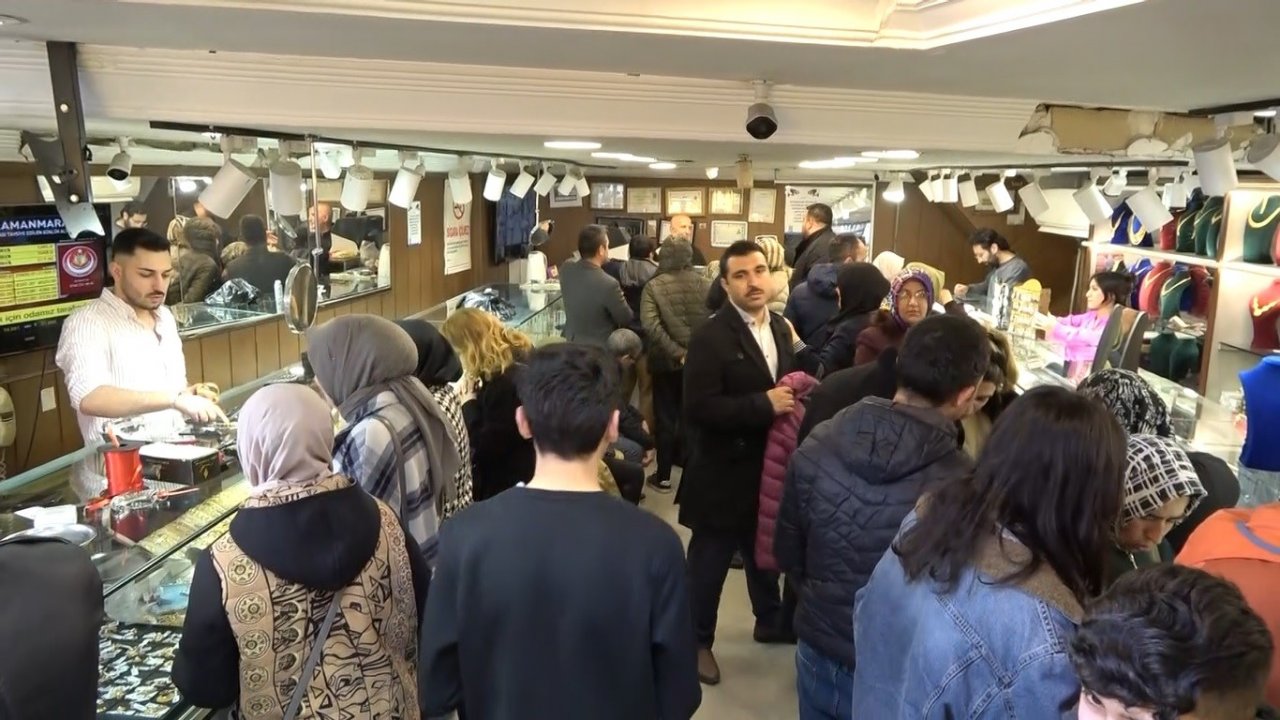 Depremzedeler birikimlerini altına yatırıyor