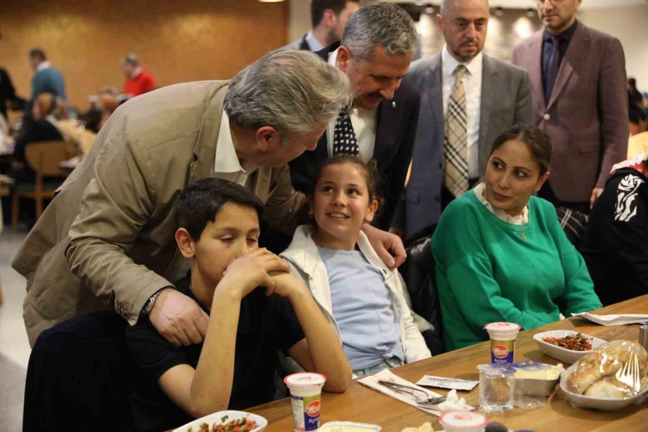 Depremzedeler Melikgazi’de bir araya geldi