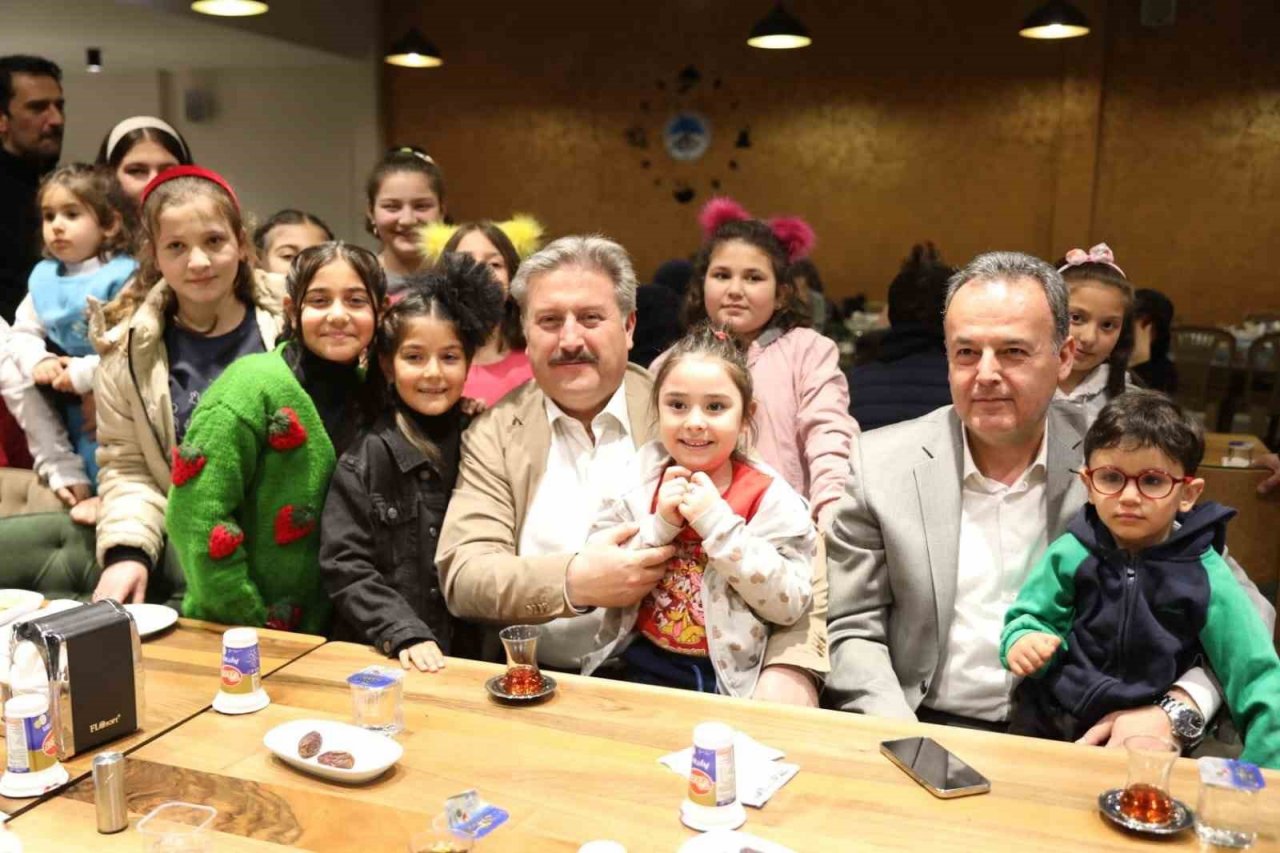 Depremzedeler Melikgazi’de bir araya geldi