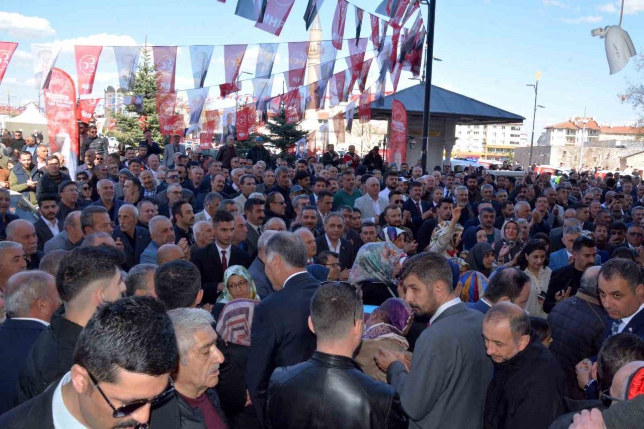 MHP Sivas Milletvekili adayı İpek: “ Halkımızın, esnafımızın, çiftçimizin, sanayicimizin yanındayız”