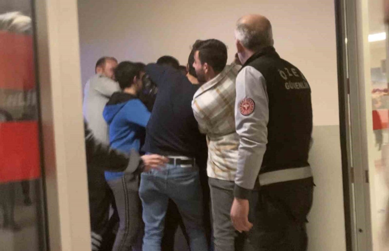 Seyir halindeki iki motosikletin çarpıştığı feci kaza kamerada: 1 ölü