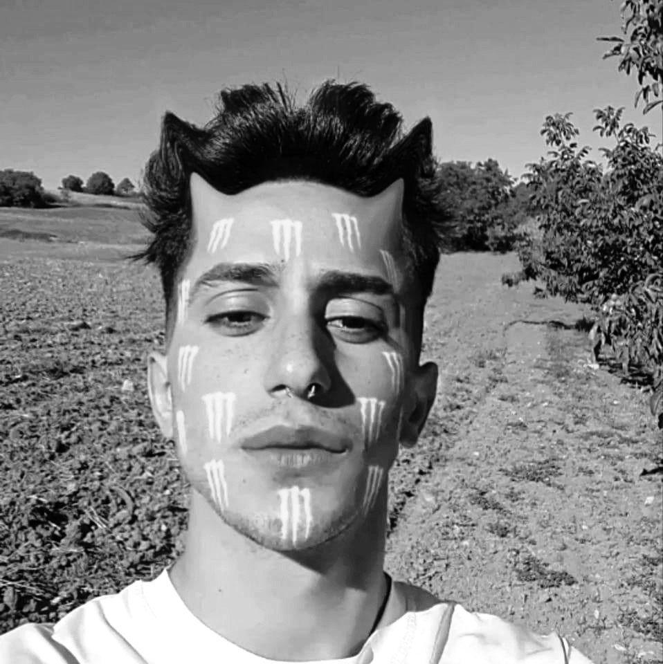 Seyir halindeki iki motosikletin çarpıştığı feci kaza kamerada: 1 ölü