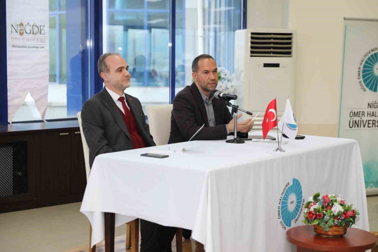 Rektör ve belediye başkanı söyleşiye katıldı