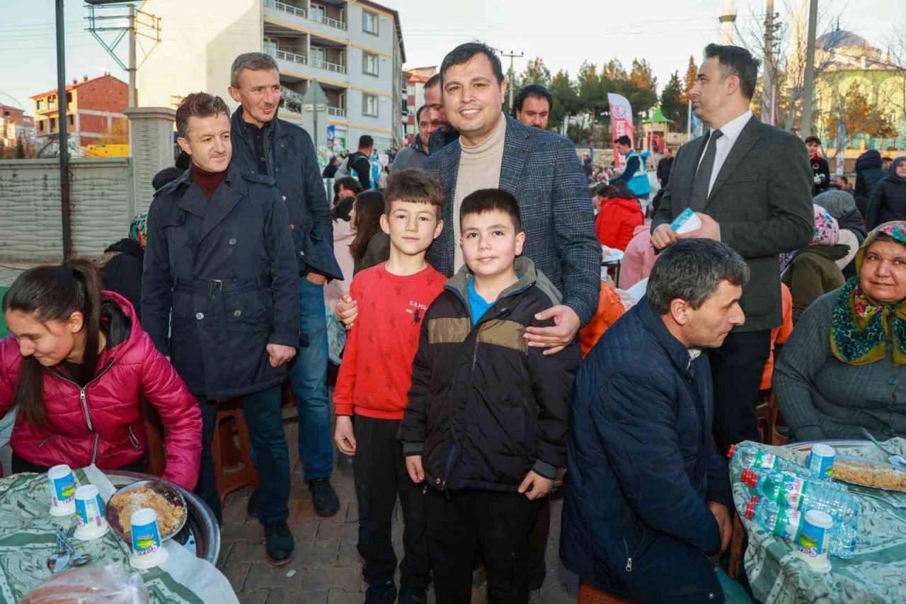 Uşak Belediyesi Ramazan coşkusunu mahallelere taşıyor