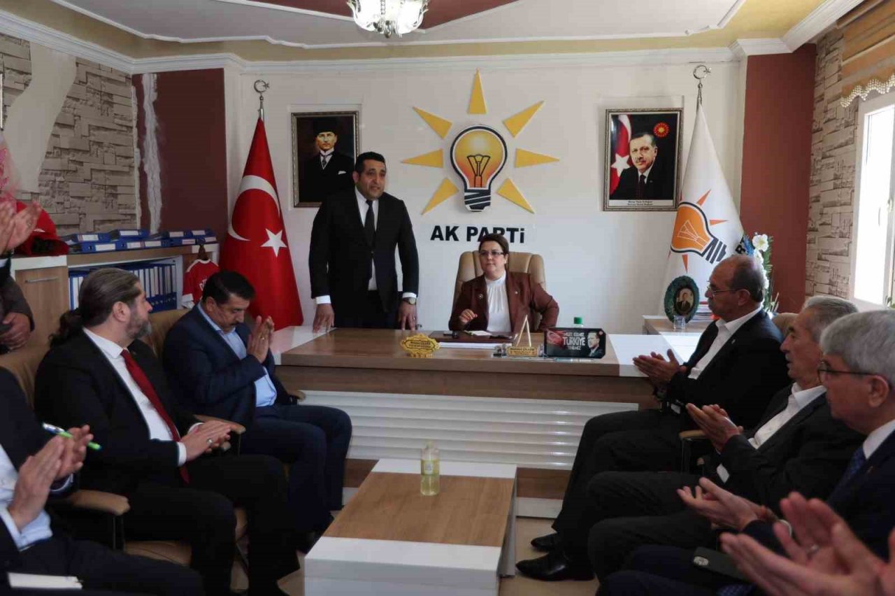 Bakan Yanık: "60 yıl önce Devrim arabalarına yaptıklarını şu an Togg’a yapıyorlar"