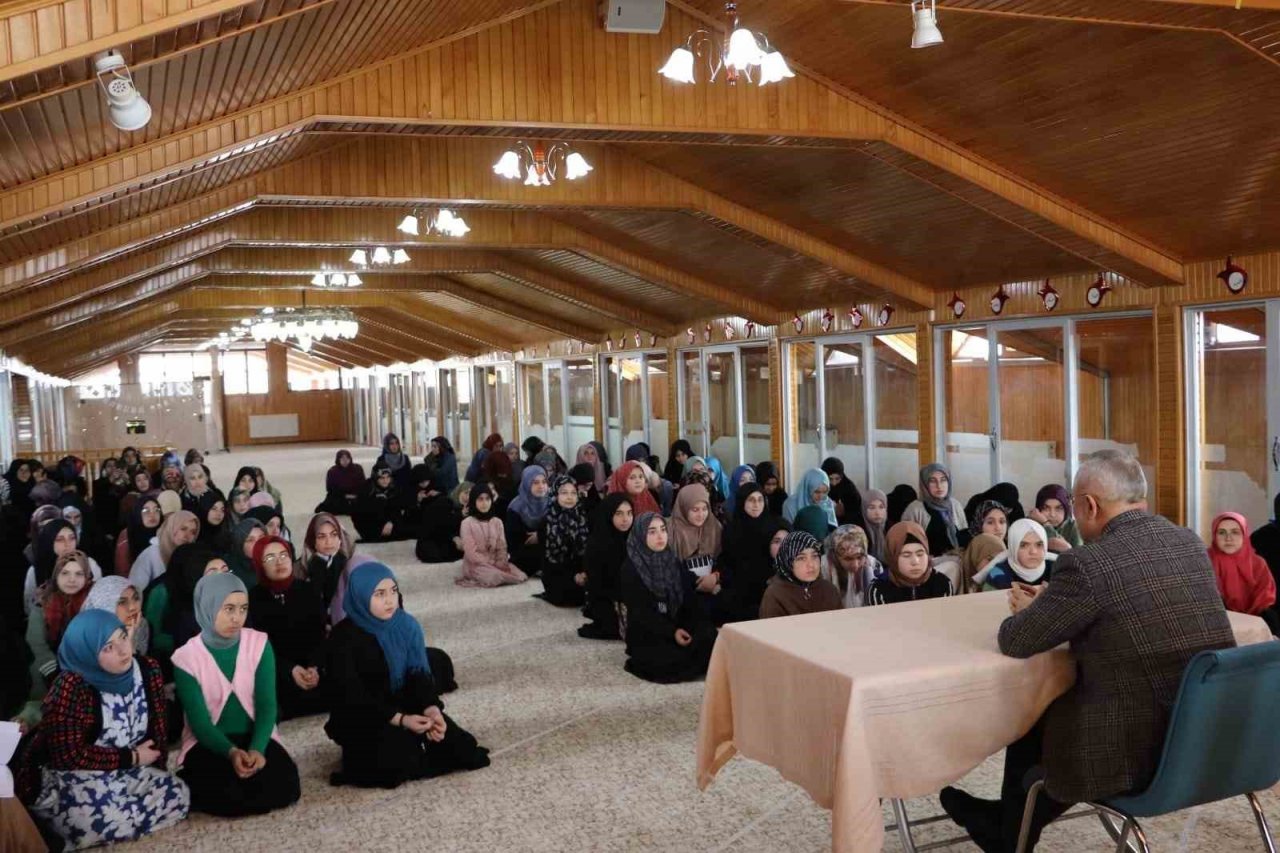 Pamuklu: Kur’an müminler için hidayet kaynağıdır