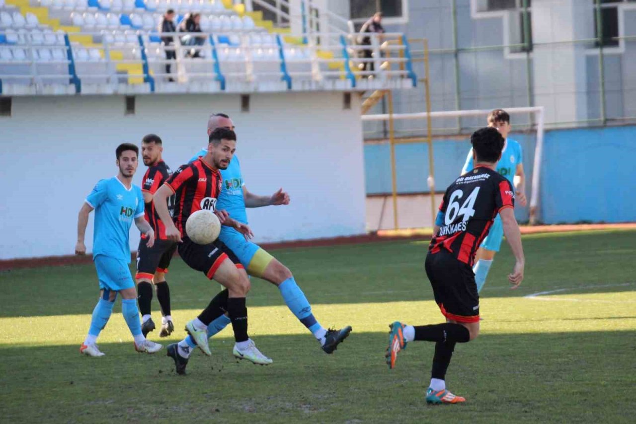 TFF 2. Lig: Pazarspor: 2 - Utaş Uşakspor: 2