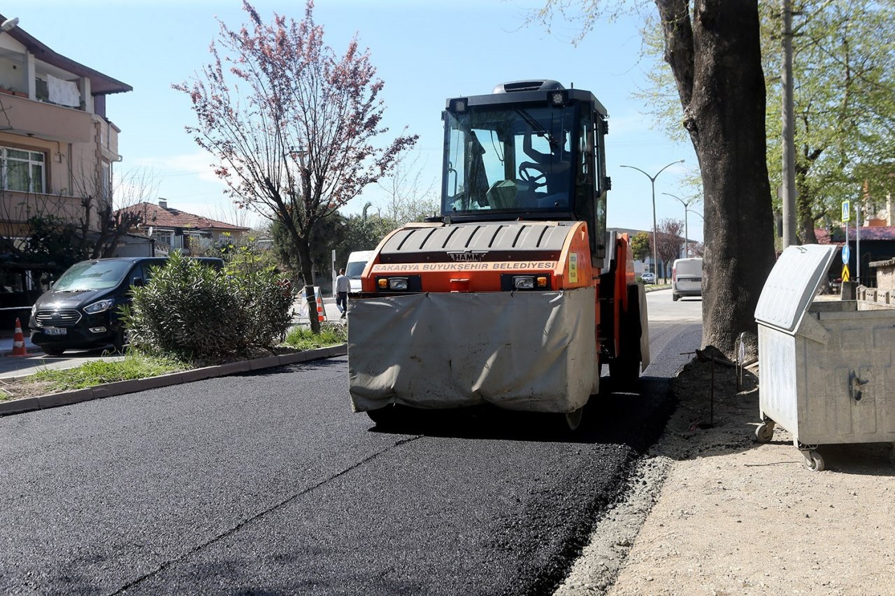 Büyükşehir asfalt mesaisinde