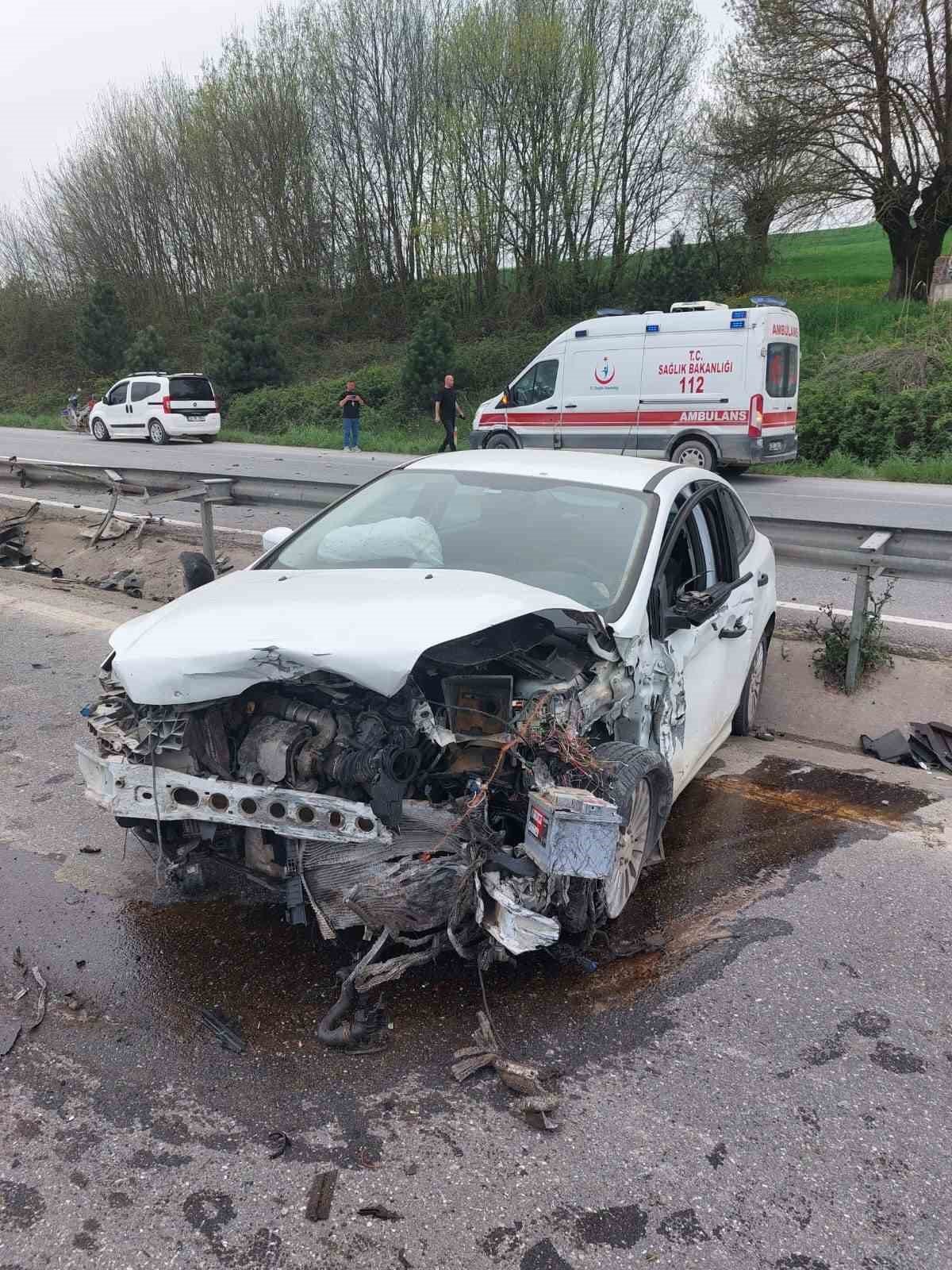 Kontrolden çıkan otomobil bariyerlere çarptı: 1 yaralı