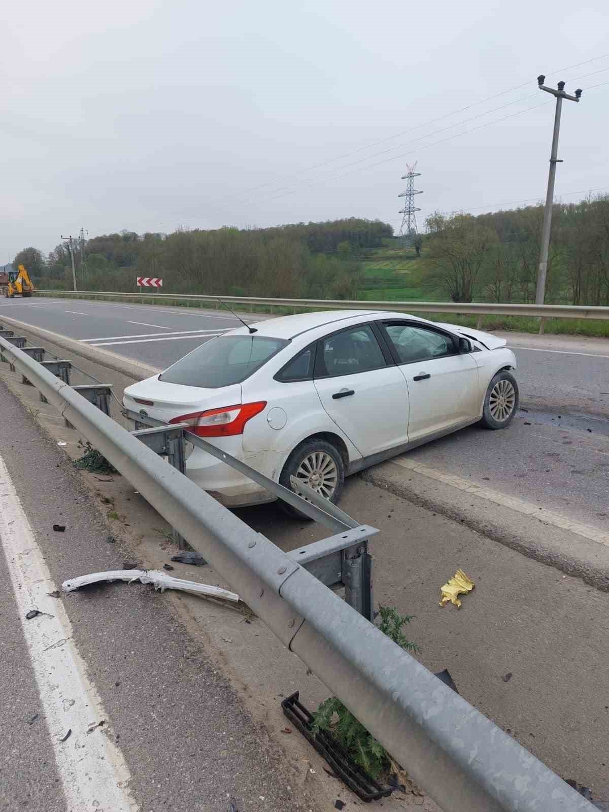 Kontrolden çıkan otomobil bariyerlere çarptı: 1 yaralı