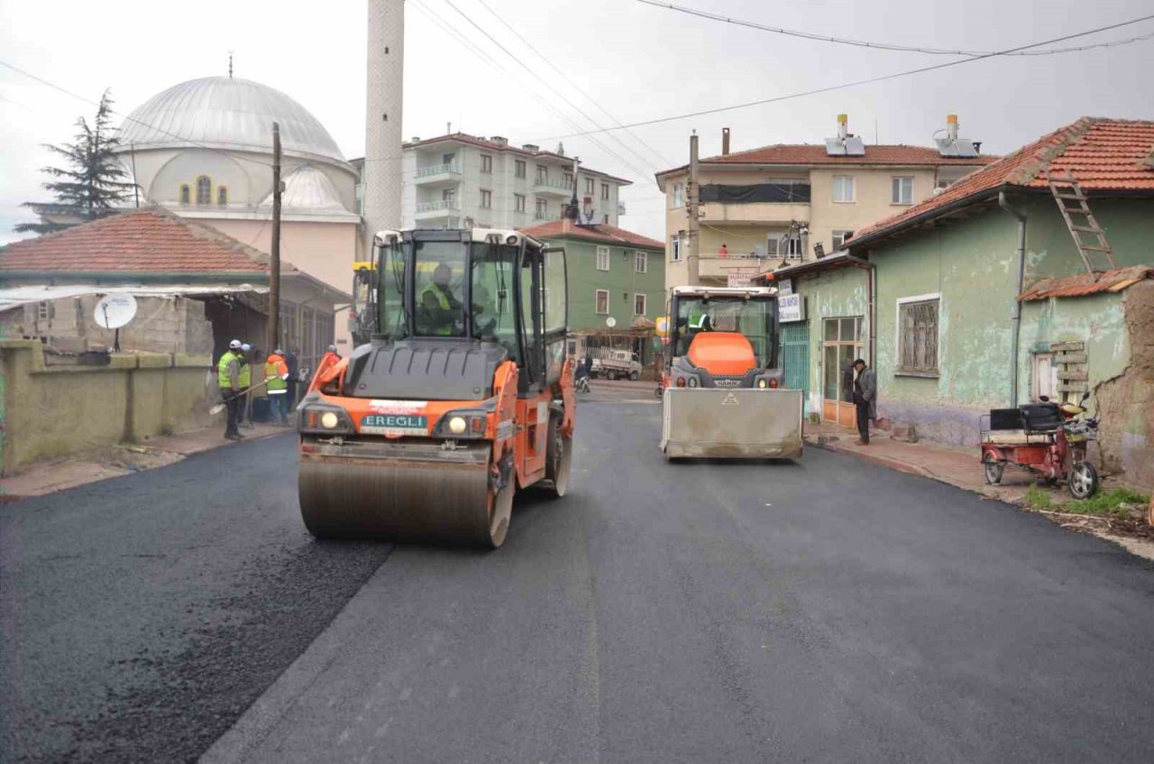 Ereğli Belediyesi sıcak asfalt çalışmalarına başladı