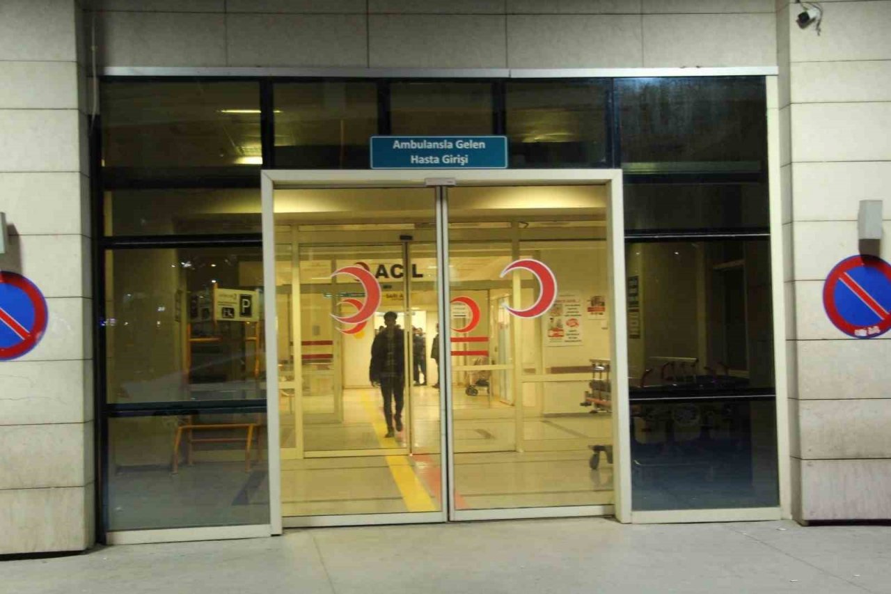 Siirt’te iki araç kafa kafaya çarpıştı: 3 yaralı