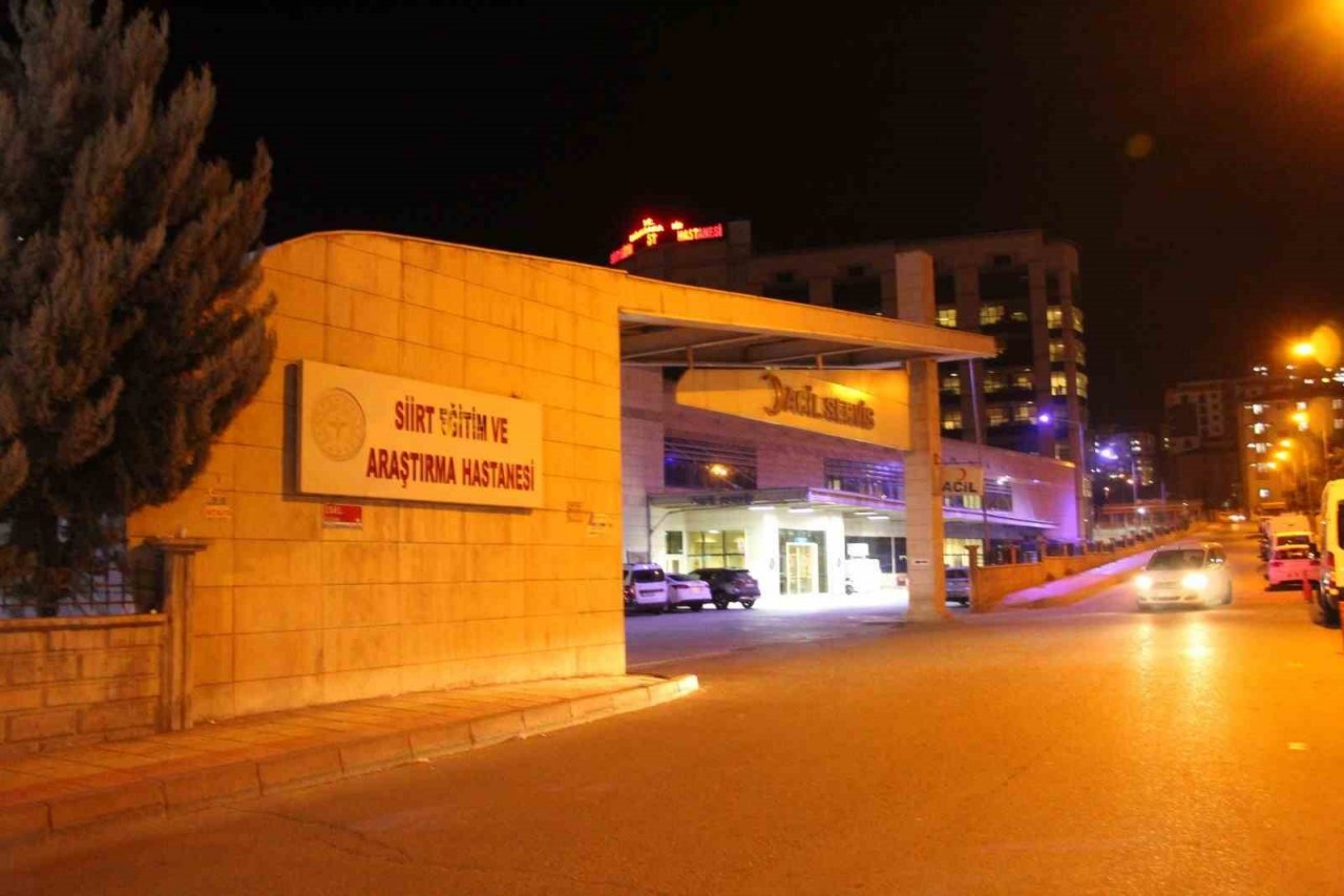 Siirt’te iki araç kafa kafaya çarpıştı: 3 yaralı