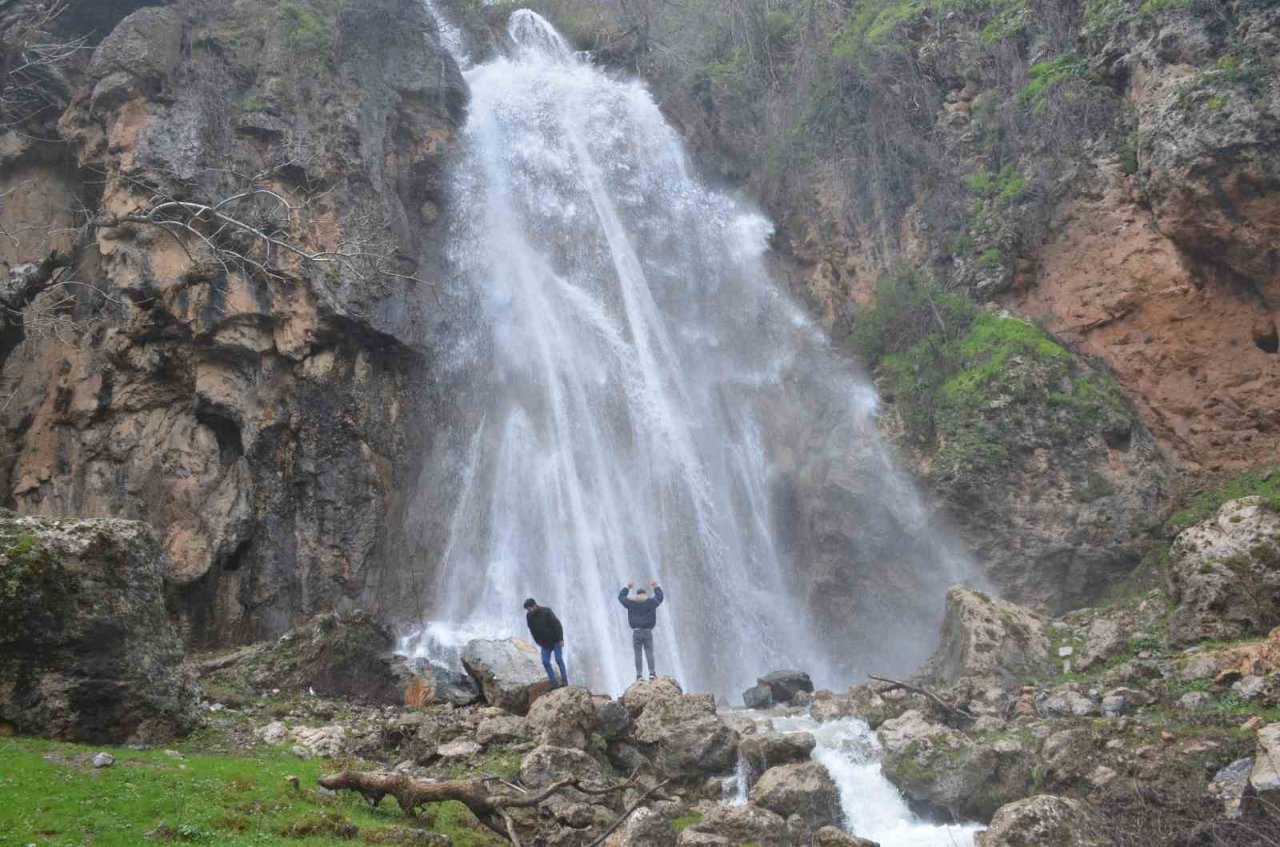 Şırnak’ta sel sonrası dev şelale oluştu