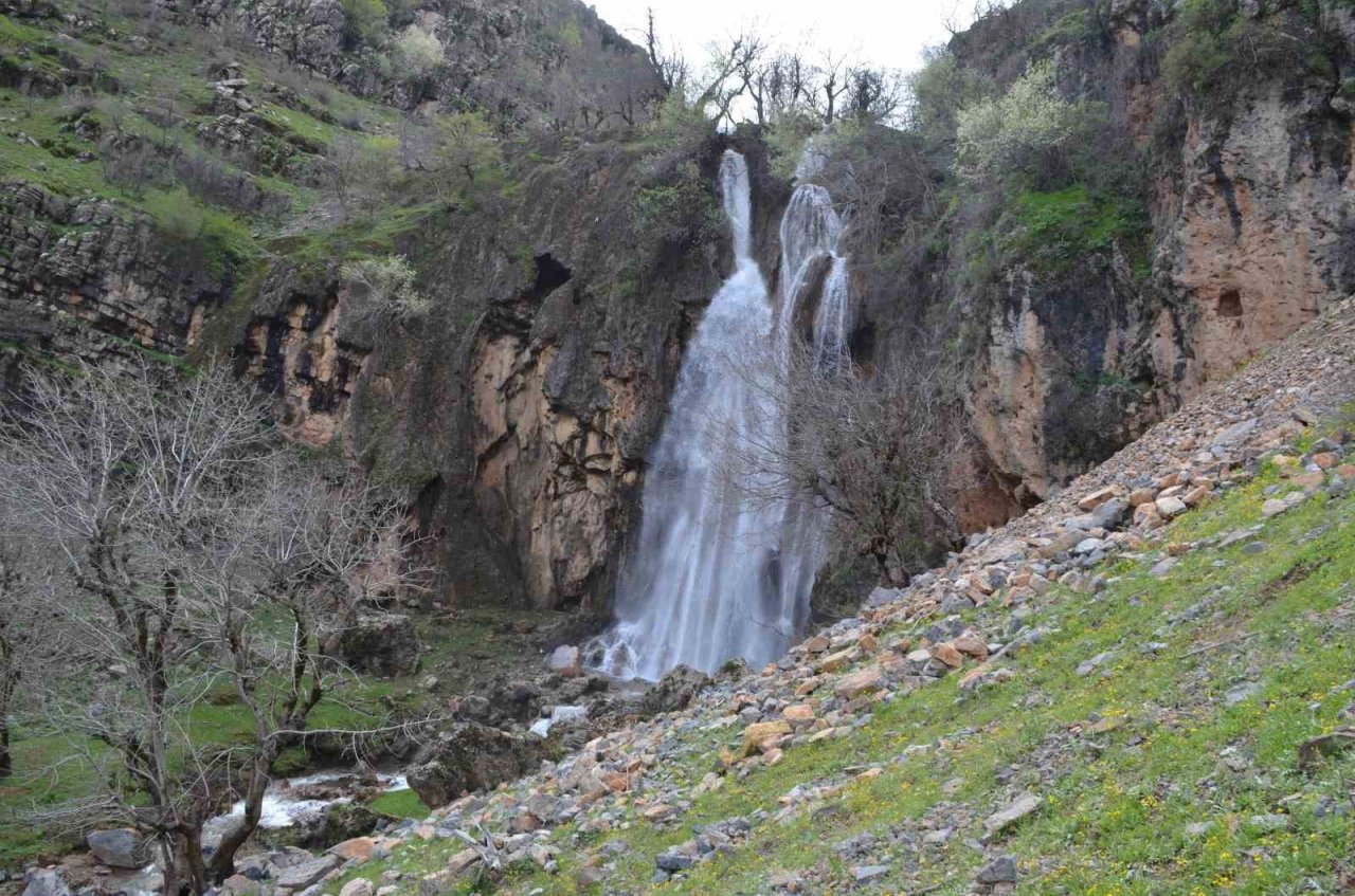 Şırnak’ta sel sonrası dev şelale oluştu