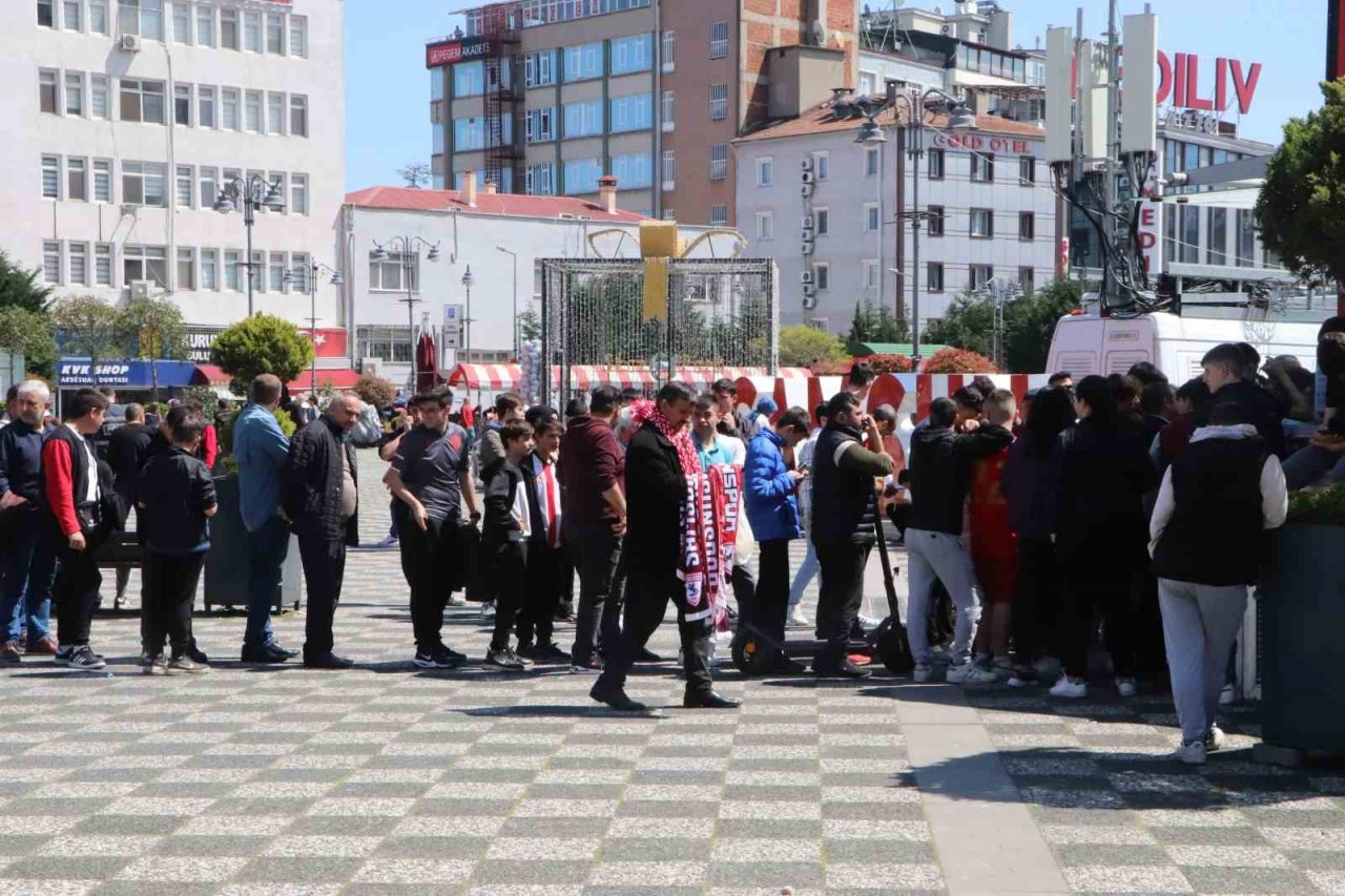 Samsunspor - Ankara Keçiörengücü maçının biletleri 3 saatte tükendi