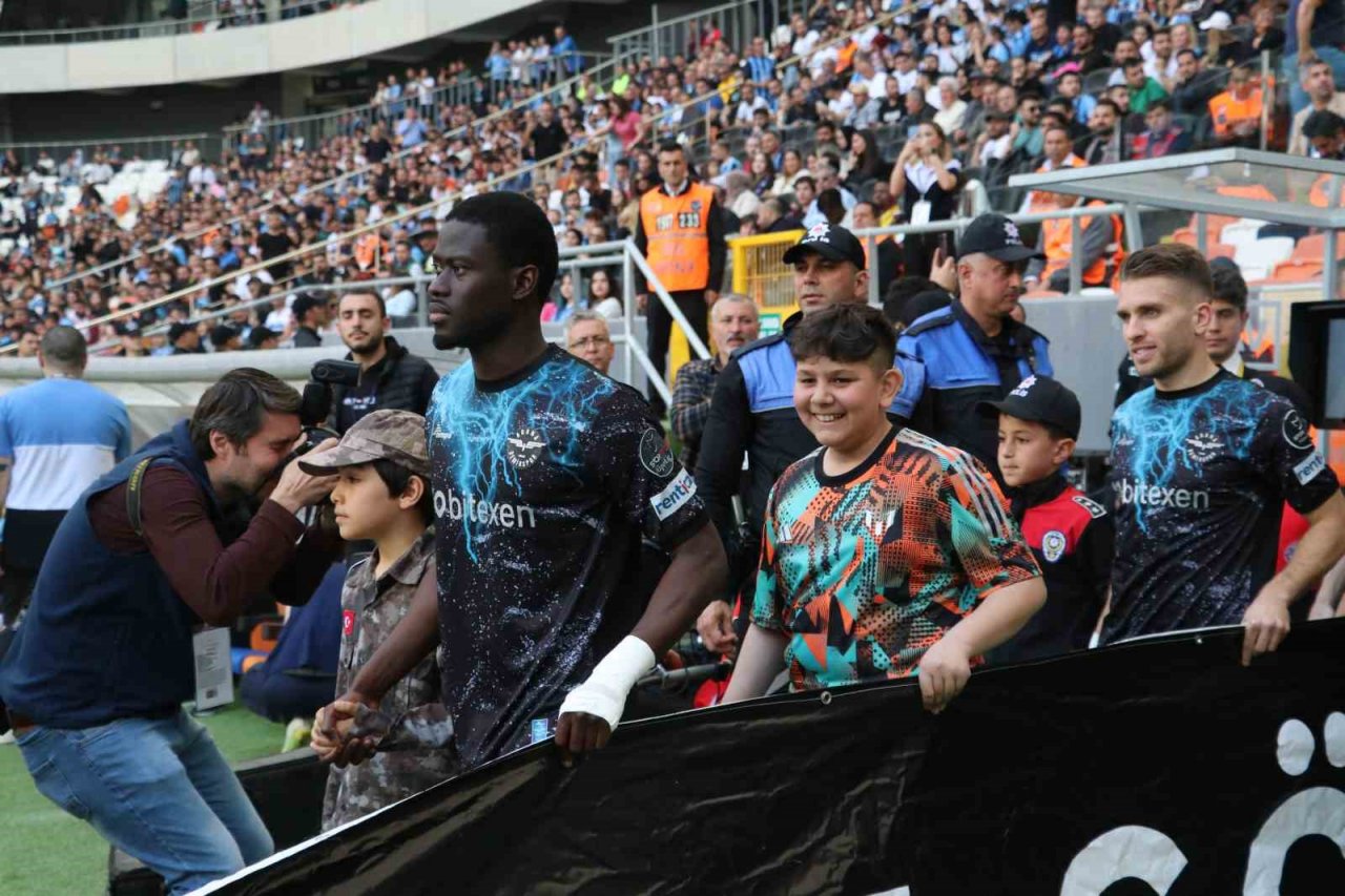 Spor Toto Süper Lig: Adana Demirspor: 2 - Kasımpaşa: 0 (Maç devam ediyor)