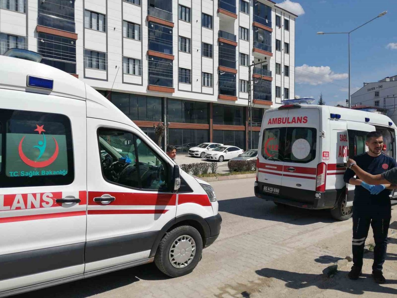 Tokat’ta motosiklet otomobile çarptı: 2 yaralı