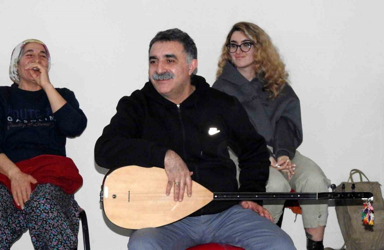 Gezici Bağlama Atölyesi ile bağlama gelecek nesillere aktarılıyor