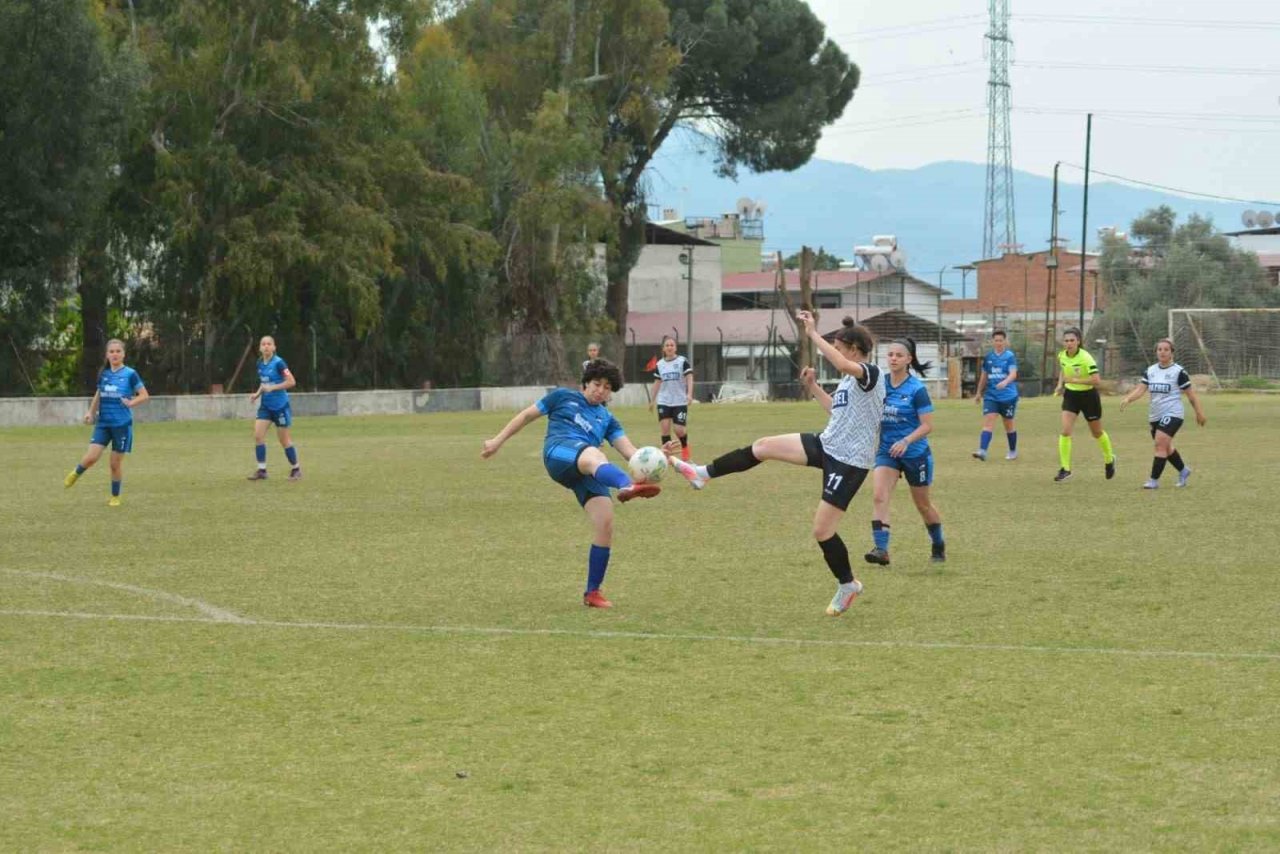 Nazilli Belediyespor Kadın Futbol Takımı Muğla temsilcisini mağlup etti