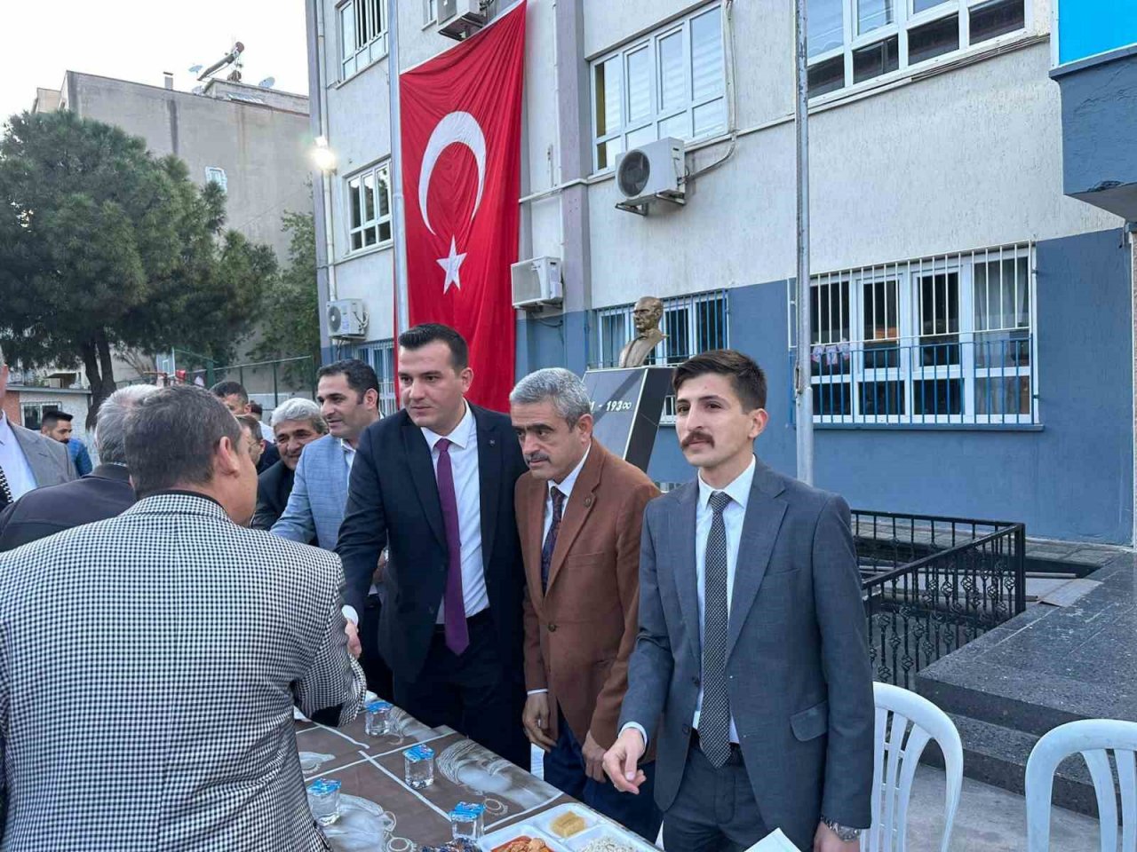 Ülkücüler 2 bin kişiyle iftar yaptı