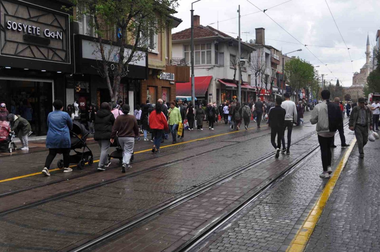 Vatandaşlar yağmura hazırlıksız yakalandı