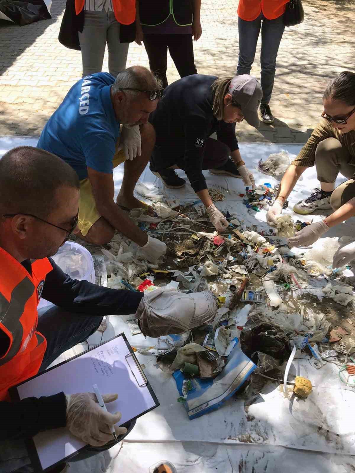 Ortaca Sarıgerme sahilinde çevre temizliği