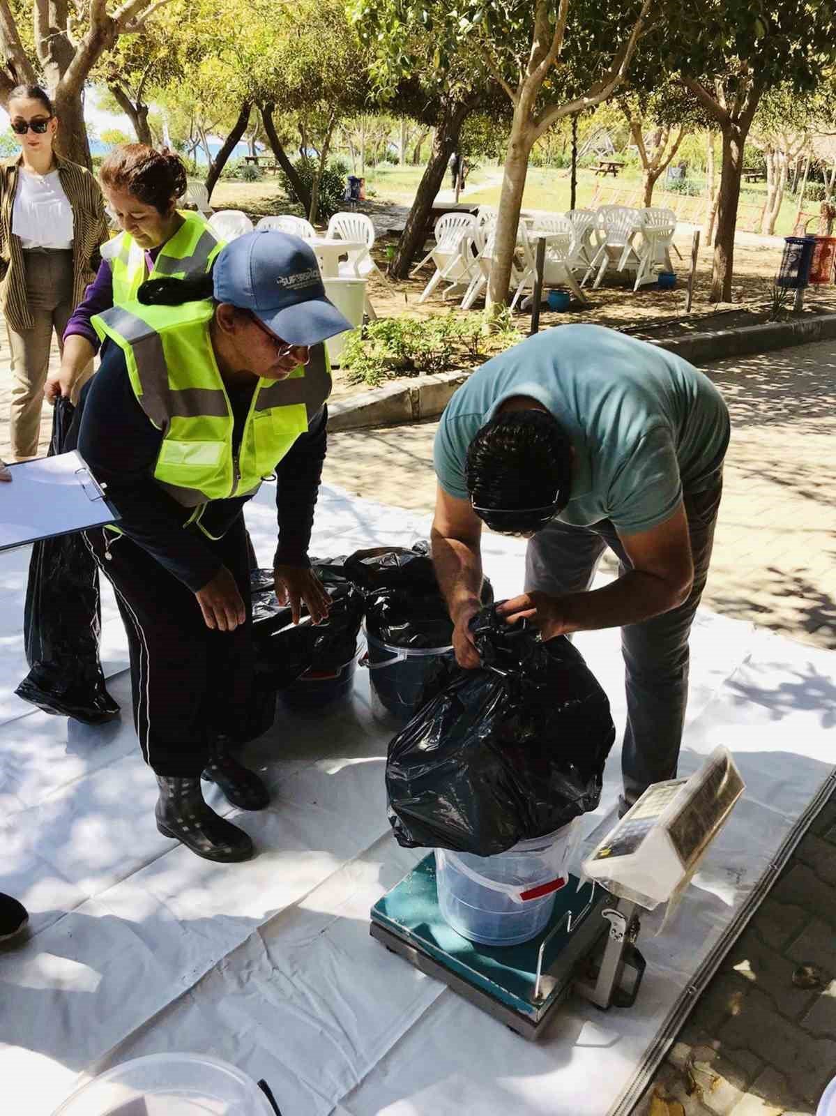 Ortaca Sarıgerme sahilinde çevre temizliği