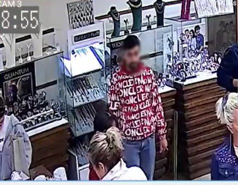 Arkadaşının çaldığı 3 bin lira değerindeki saati geri teslim etti