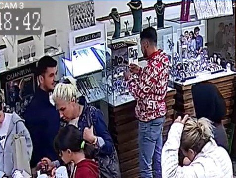 Arkadaşının çaldığı 3 bin lira değerindeki saati geri teslim etti