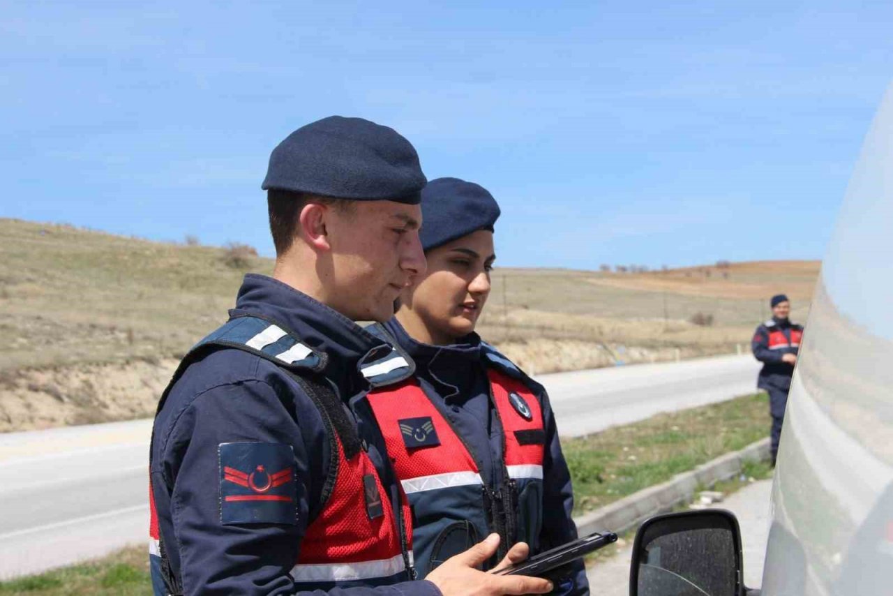Jandarma havadan ve karadan trafik denetimi yaptı