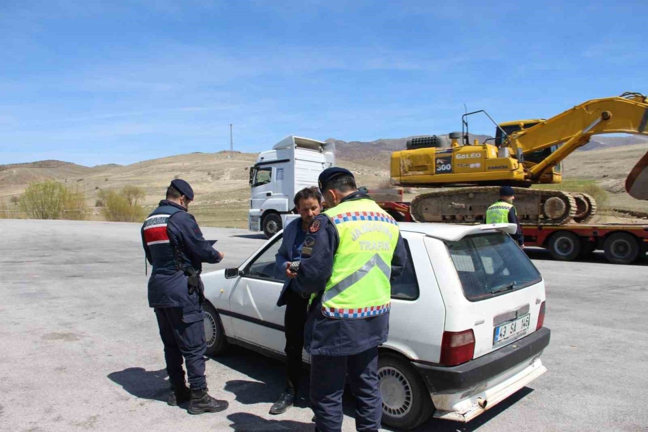 Jandarma havadan ve karadan trafik denetimi yaptı