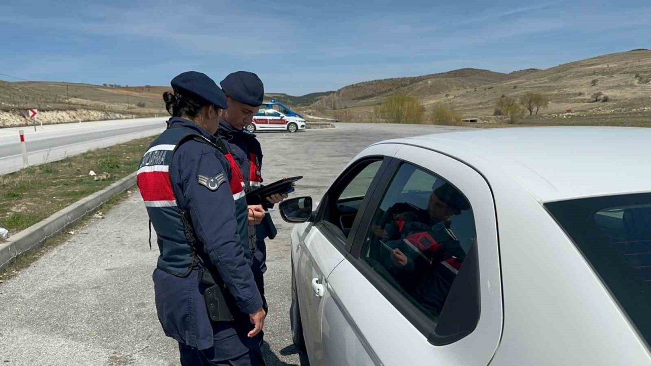 Jandarma havadan ve karadan trafik denetimi yaptı