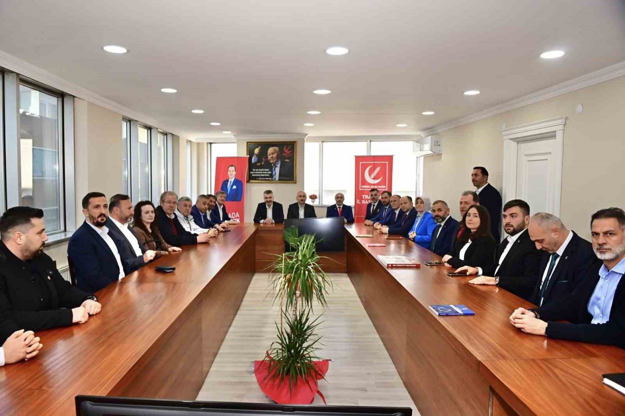 Fanatik Trabzonsporlu Bakan Karaismailoğlu TS Clup’ta alışveriş yaptı