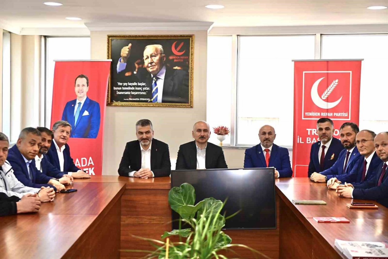Fanatik Trabzonsporlu Bakan Karaismailoğlu TS Clup’ta alışveriş yaptı