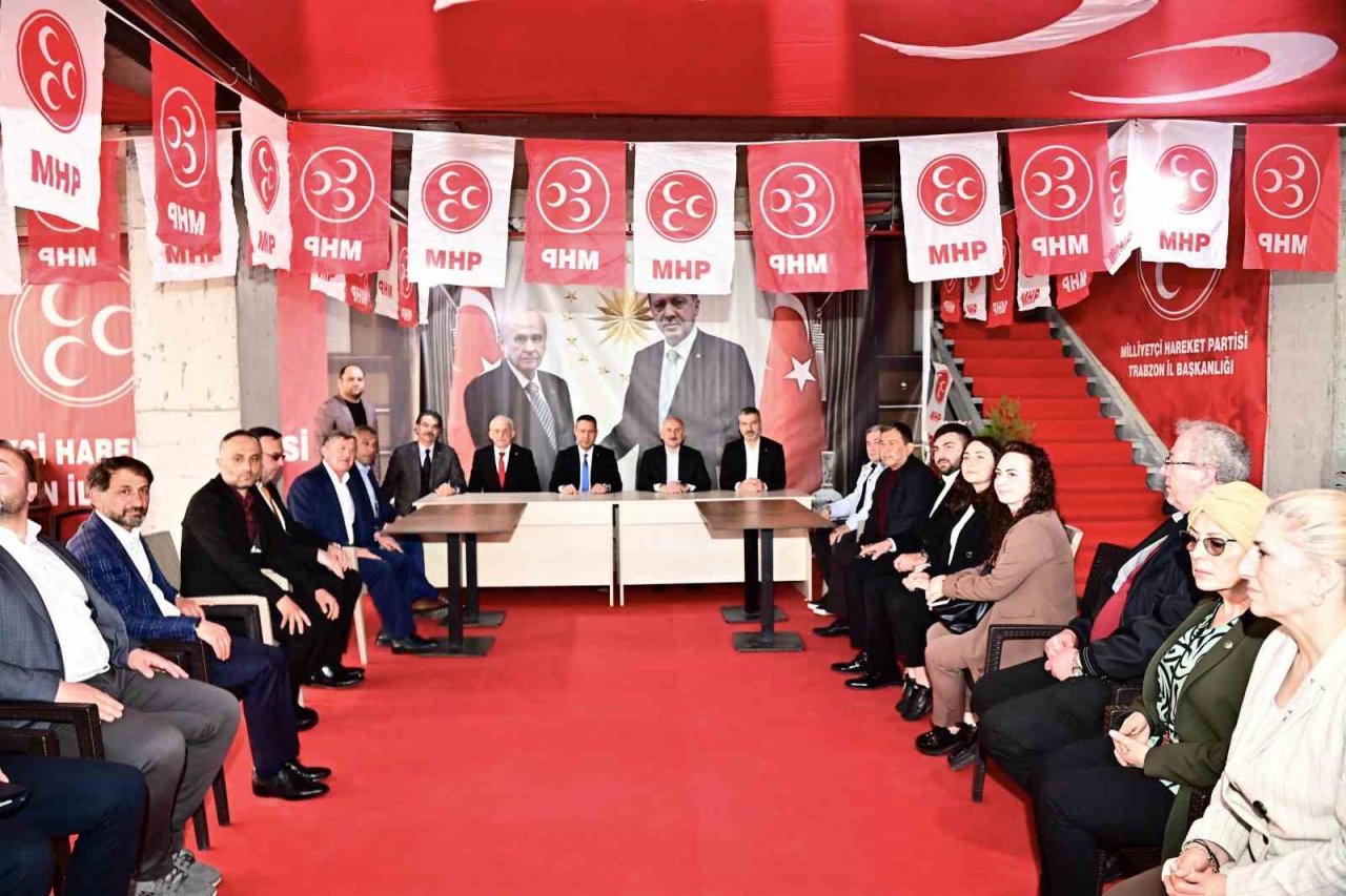 Fanatik Trabzonsporlu Bakan Karaismailoğlu TS Clup’ta alışveriş yaptı