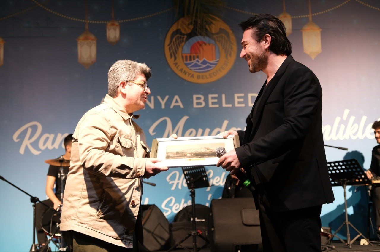 Geleneksel Ramazan Meydanı’nın konuğu Uğur Arslan oldu