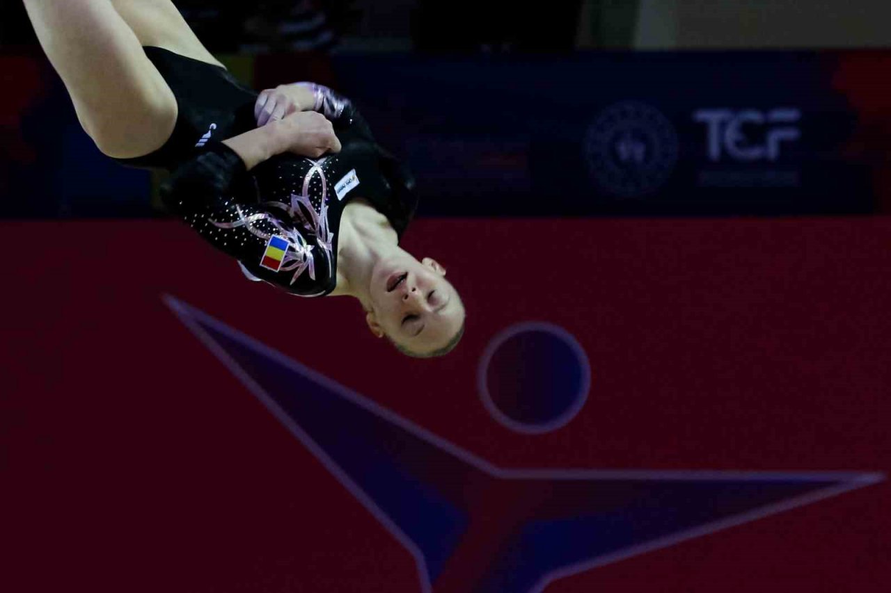 Milli cimnastikçi Ferhat Arıcan gümüş madalya kazandı