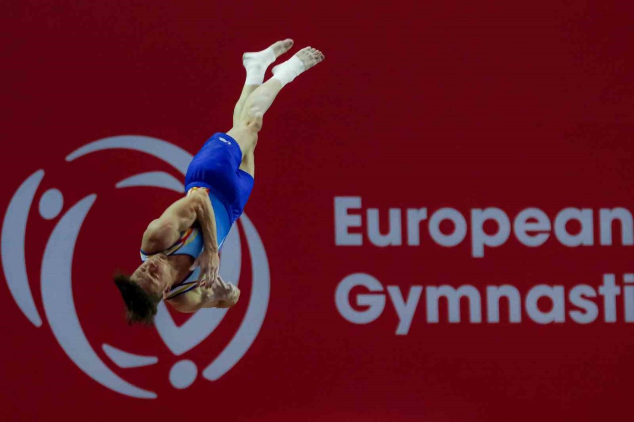 Milli cimnastikçi Ferhat Arıcan gümüş madalya kazandı