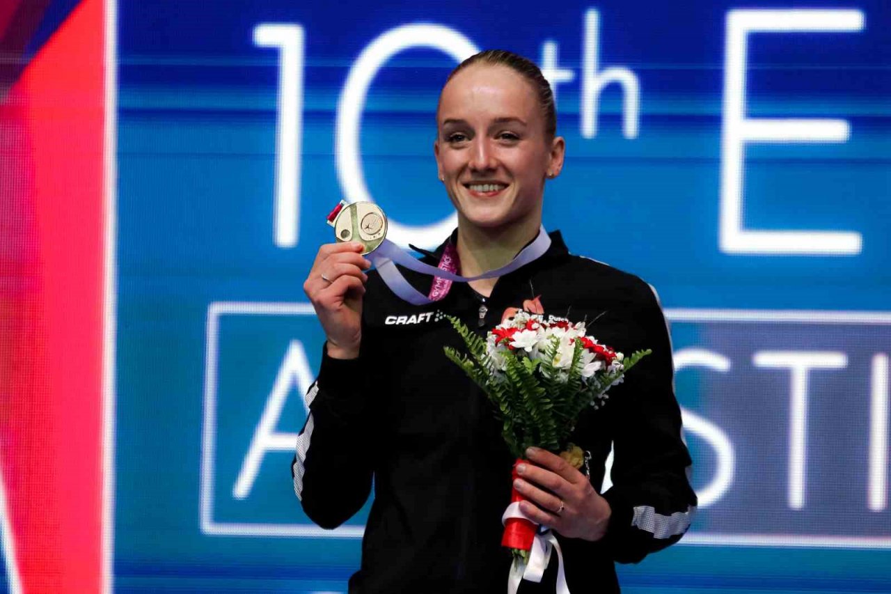 Milli cimnastikçi Ferhat Arıcan gümüş madalya kazandı