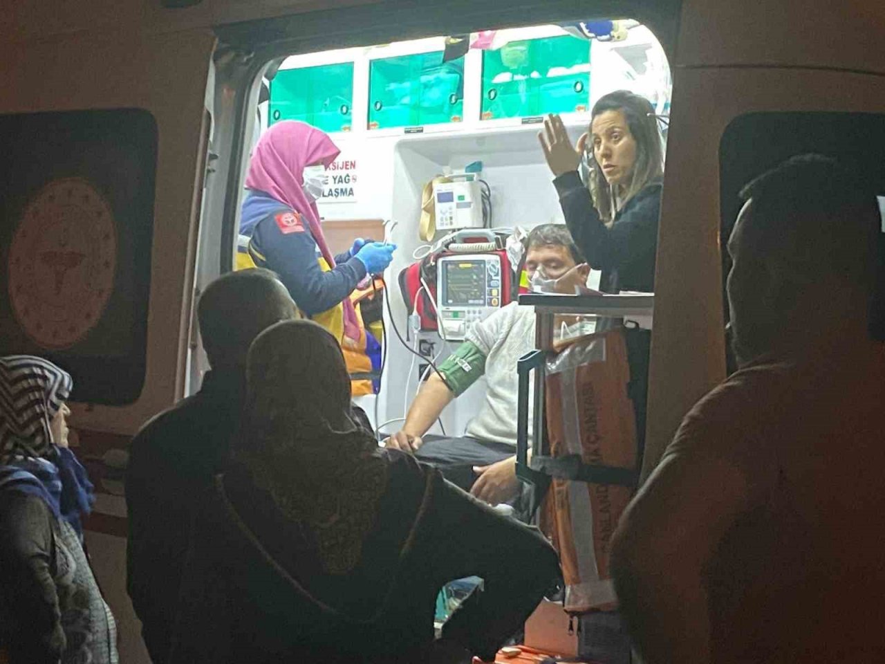 Antalya’da ev yangınında 1 kişi dumandan etkilendi