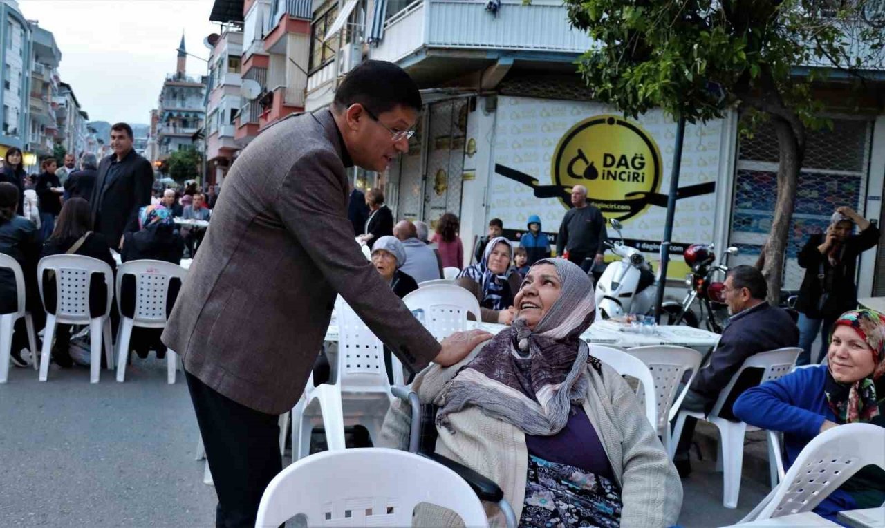 Nazilli Belediyesi’nden Aydoğdu Mahallesi’nde 5 bin kişilik iftar