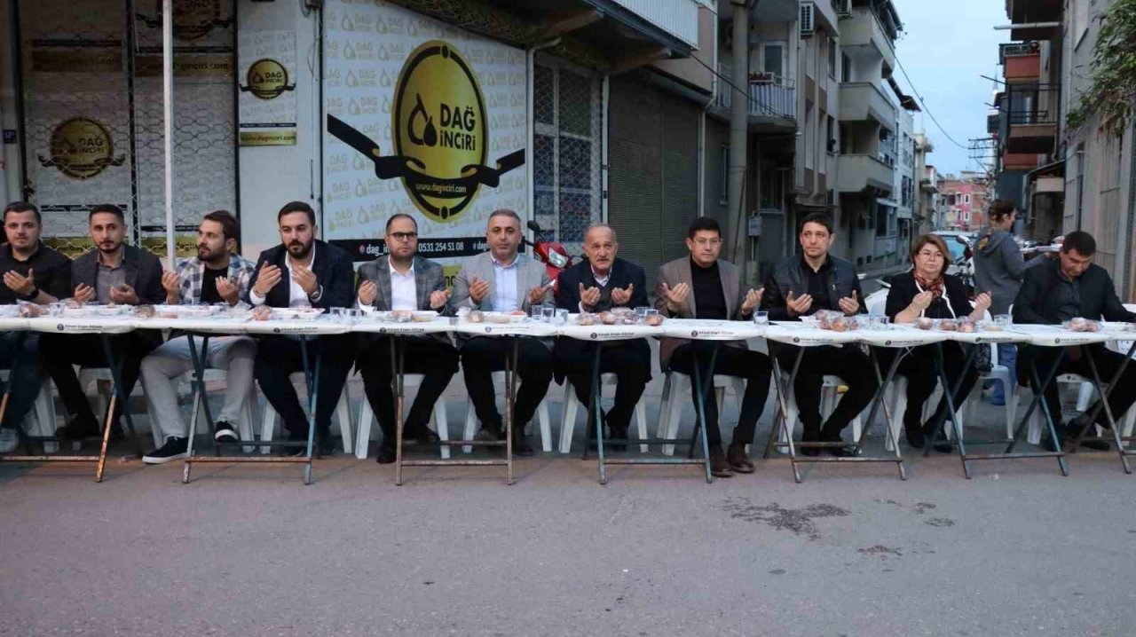 Nazilli Belediyesi’nden Aydoğdu Mahallesi’nde 5 bin kişilik iftar