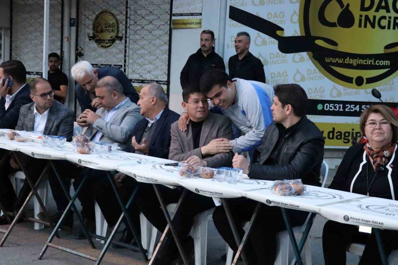 Nazilli Belediyesi’nden Aydoğdu Mahallesi’nde 5 bin kişilik iftar