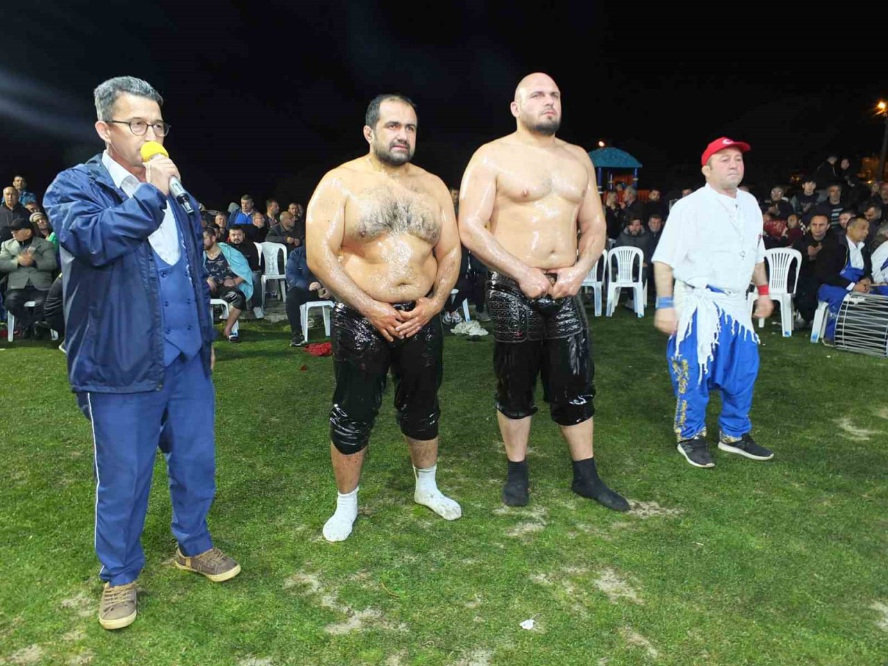 Balıkesir’de gece güreşlerini 5 bin kişi izledi