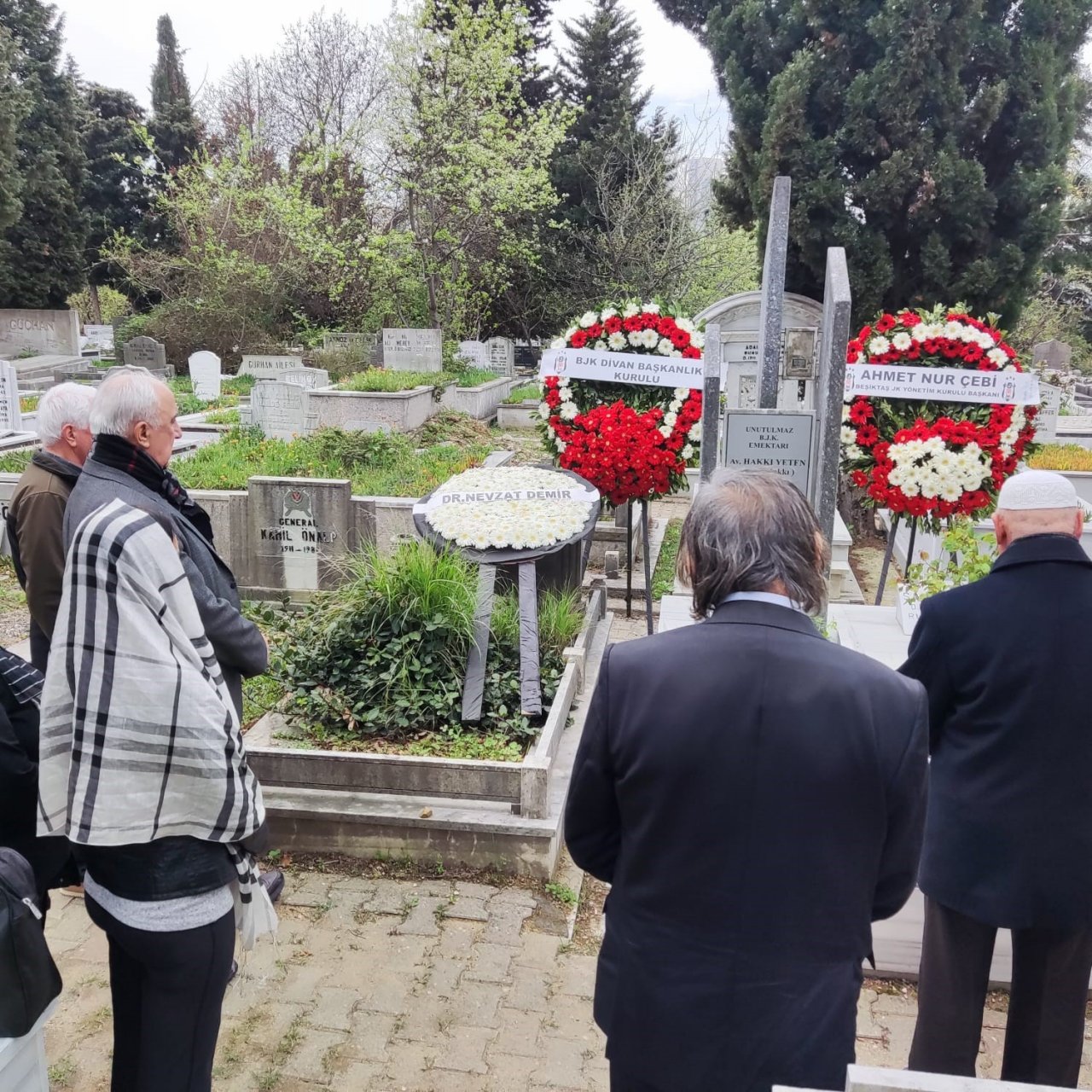 Hakkı Yeten, kabri başında anıldı