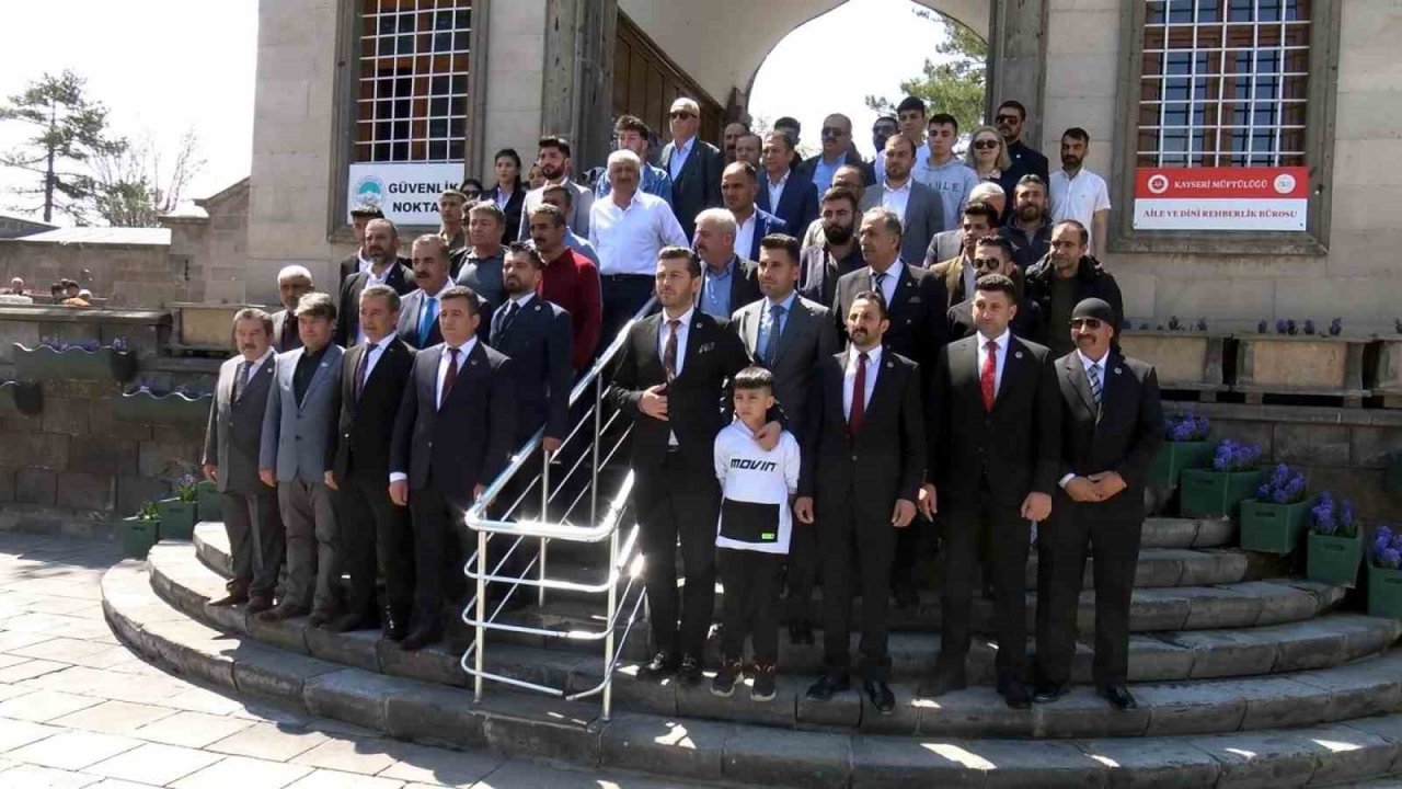 Büyük Birlik Partisi seçim çalışmalarına türbe ziyareti ile başladı