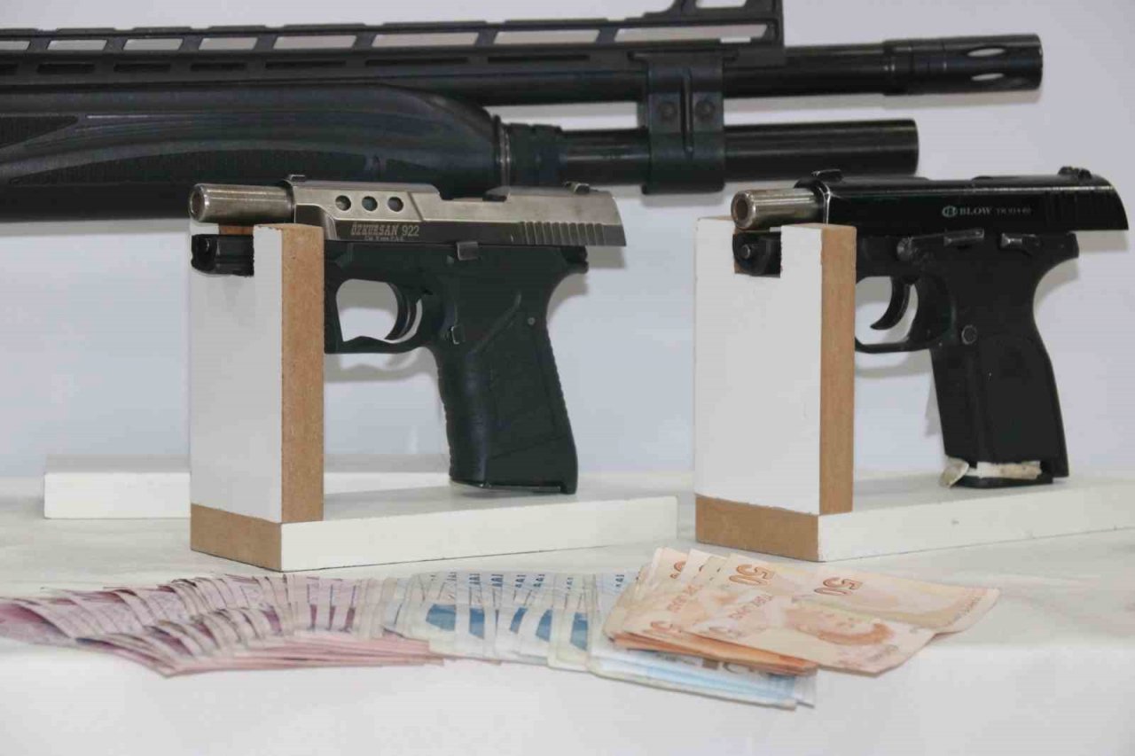 Diyarbakır merkezli 50. ‘Kökünü Kurutma Operasyonunda ele geçirilenler sergilendi: 215 gözaltı