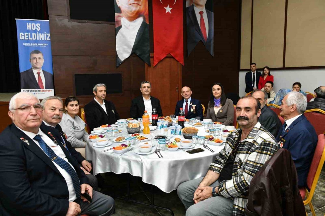 Başkan Bozkurt: "Bu ülke varlığını şehit ve gazilerinin vatanseverliklerine borçludur"